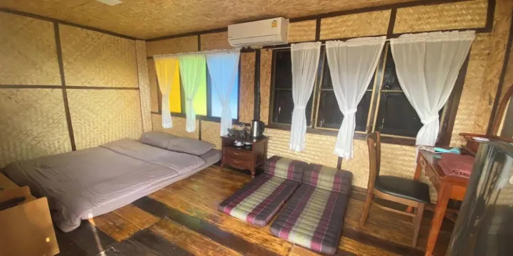 ห้องเตียงใหญ่ 1 เตียง วิวภูเขา