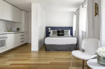 Tandem Palacio Alfama Suites Hotels near Santa Apolonia Train Station