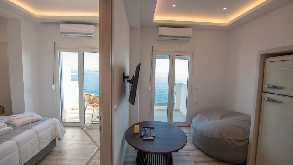 Flisvos Beachfront Apartments