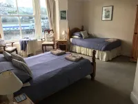 Bridgeside Guest House - Homestays
