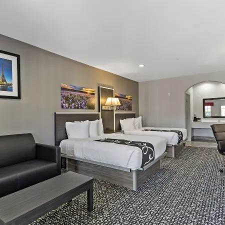 Paris Inn & Suites