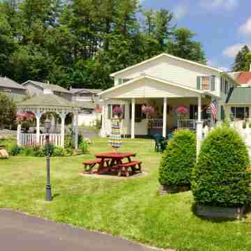 The Heritage of Lake George Hotel Exterior