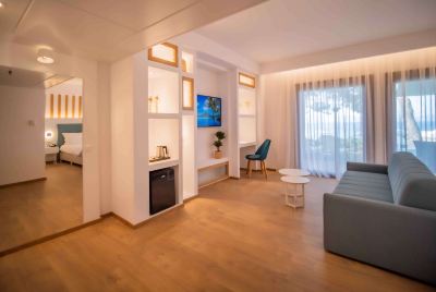 Junior Suite with Private Hot Tub Wyndham Loutraki Poseidon Resort Photo