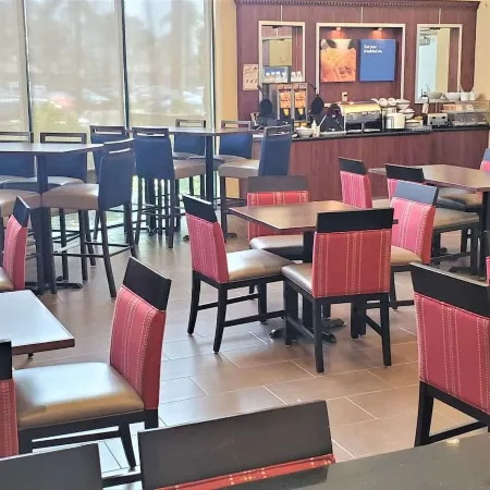 Comfort Inn & Suites Near Universal - N Hollywood - Burbank