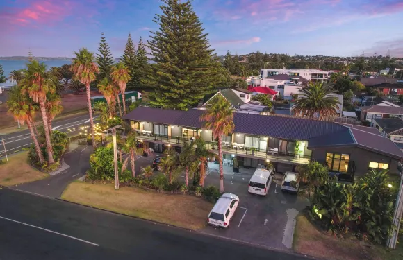 奧雷瓦巨浪汽車旅館
