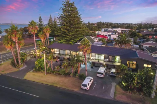 Orewa Beachcomber Hotels near Orewa Beach