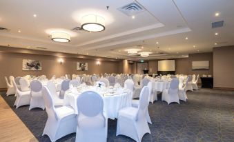 Sandman Signature Mississauga Hotel