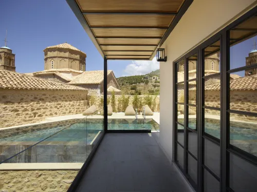 Villa with Outdoor Pool for 8 Persons - parking