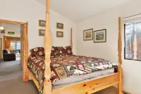 Bear Claw Bungalow #379