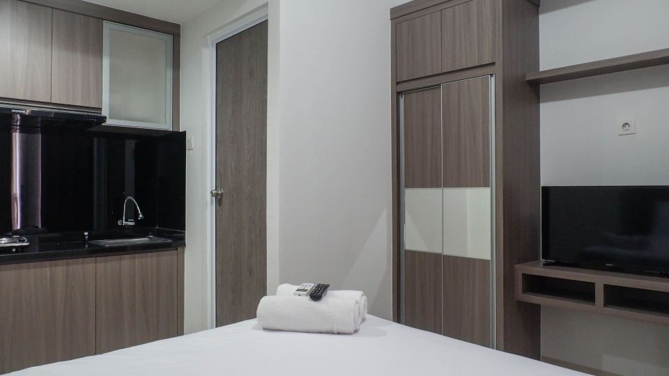 Modern Cozy Studio Apartment at Taman Melati by Travelio