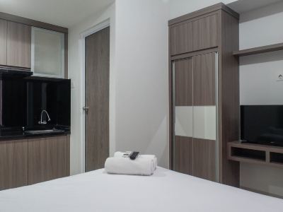 Modern Cozy Studio Apartment at Taman Melati by Travelio