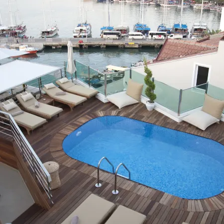 Alesta Yacht Hotel