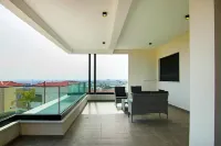 Phaedrus Living: Sea View Anna Residence 201