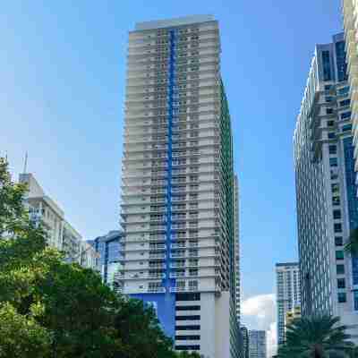 Miami Building - MetroMover Access - We Host Hotel Exterior