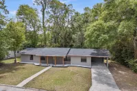 Stay Classy: Spacious 3Br with Firepit and Arcade Near UF