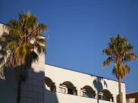 SoMa House – No Resort Fee Hotels near Tenderloin