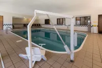 Comfort Inn East - Pools