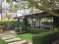 斯宋泰飯店 Narinukun學校附近的飯店