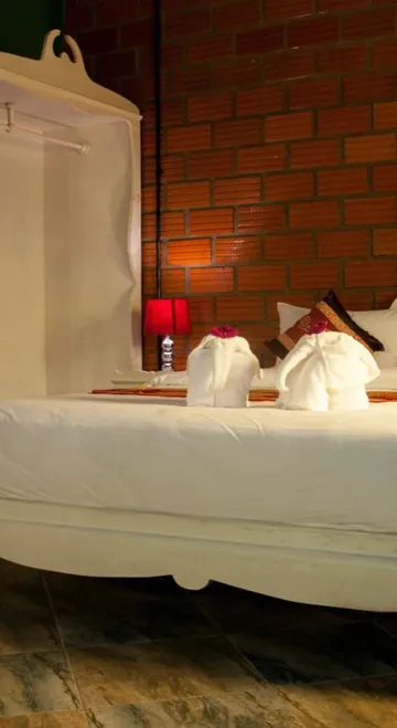 ห้องเตียงใหญ่ พร้อมระเบียง