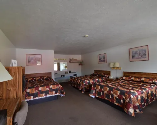 Dude & Roundup Hotels in West Yellowstone