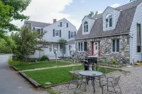 3 Bedroom 2 Bath Carriage House (Pet Friendly) - Kitchens