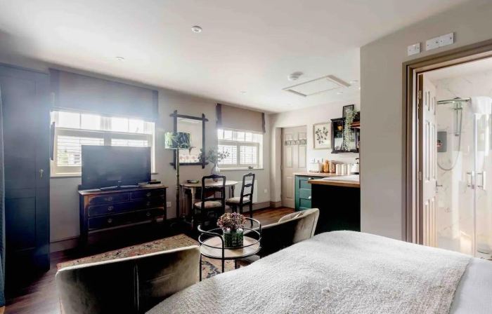 Peaceful Studio Flat with Patio and Dogs Allowed