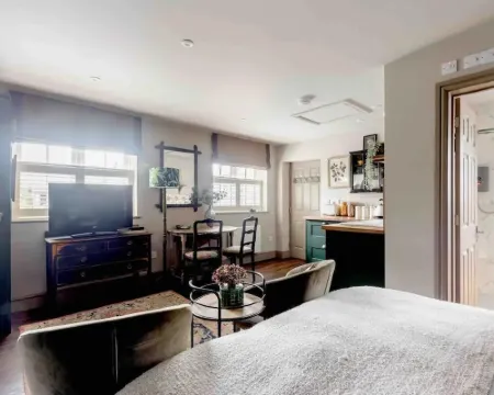 Peaceful Studio Flat with Patio and Dogs Allowed Hotels in Cobham