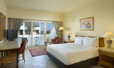 Safir Sharm Waterfalls Resort Отели рядом с достопримечательностью «One Thousand and One Nights»