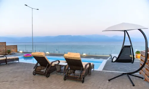 Seaside Summer Bliss - Aurora Luxury Pool Paradise