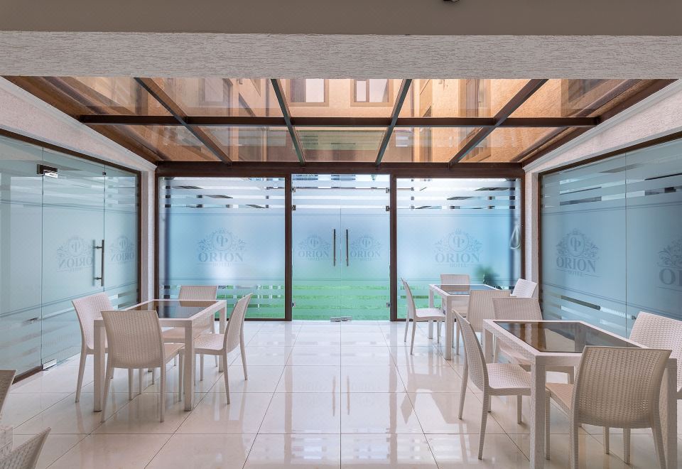 3. 오리온 호텔..