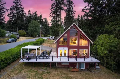 Polnell Point Lookout by Avantstay Water Views, Hot Tub, Large Patio