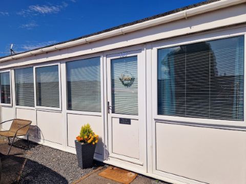 Chalet Ty Lilli Wen -Sleep 6- Pet Friendly