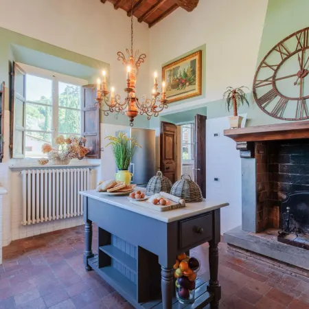 Villa Borbone - Perched on the Lucca Hills