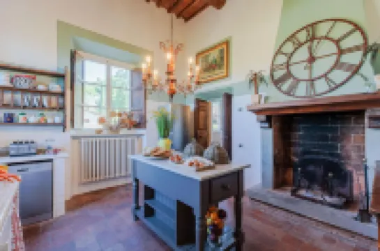 Villa Borbone - Perched on the Lucca Hills