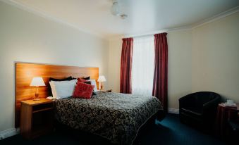 Stanley Hotel & Apartments