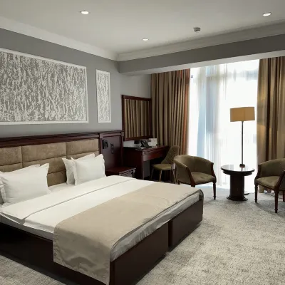 Mir Luxe Plaza Hotels near Railway Museum