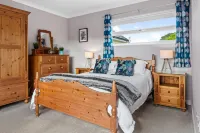 St Helens Apartment 1 - Short Walk to Beach Hotels in Amroth