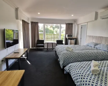 Holiday Room in Chartwell Hotels in Hamilton