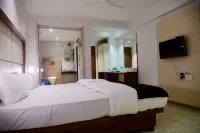 Hotel Monarch Center Point Near Dahanu Beach, Bordi