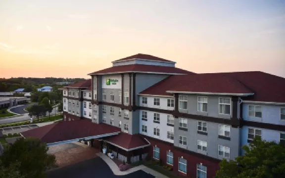 Holiday Inn & Suites MADISON WEST - MIDDLETON by IHG โรงแรมใน