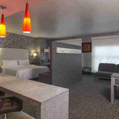 Holiday Inn Express & Suites Queretaro Rooms