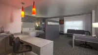 Holiday Inn Express & Suites Queretaro Hotels near Plaza Picasso
