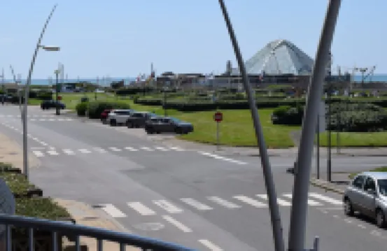 Large 4-person 1st floor apartment on the seafront.  FROM SATURDAY TO SATURDAY