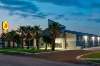 Super 8 by Wyndham New Braunfels I-35 Hotels in New Braunfels