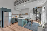 Charmingly Stylish 1-bed Loft Apt! Wonderful Lawrence Barker neighborhood