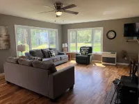 Cozy retreat on 3 acres near Lost Creek Lake. Pet Friendly