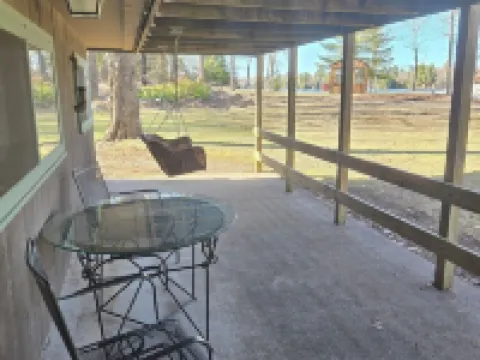 Four Seasons Lake House Between Marquette and Houghton: Paradise on Petticoat! Hotels in Baraga County