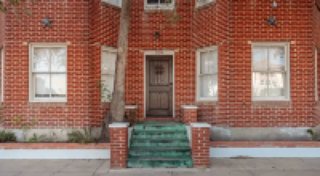 Charming Haven with Unique Design - Stylish Downtown Escape