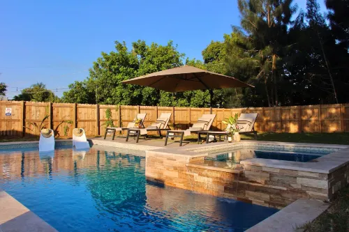 Heated Pool, Spa and Lush Garden Retreat - Charming Private Haven