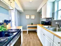 Cozy Retreat with Plush Linens - Inviting Sanctuary